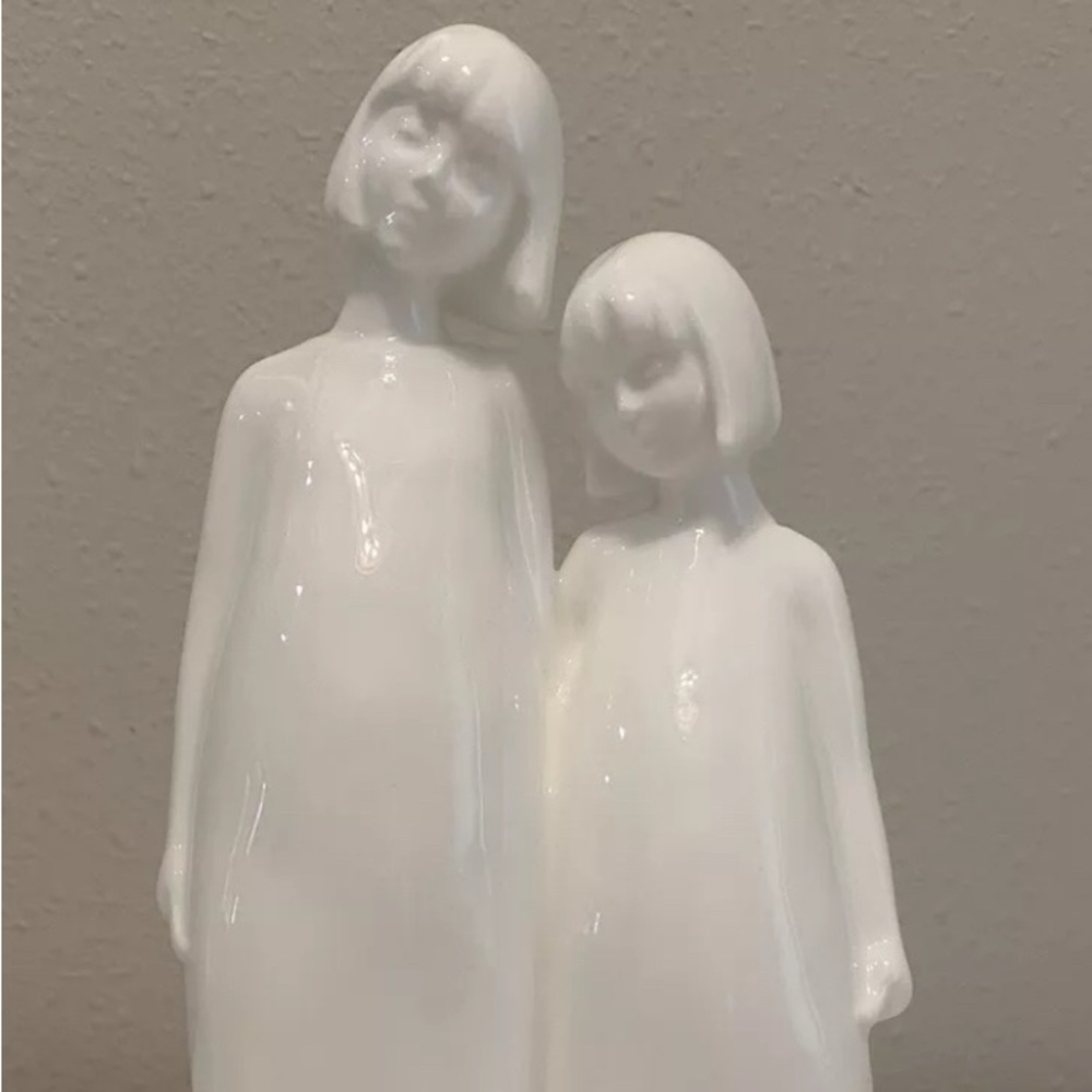 Royal Doulton Elegant White Ceramic Sisters A Collection Of Handmade Sculptures - Picture 8 of 8